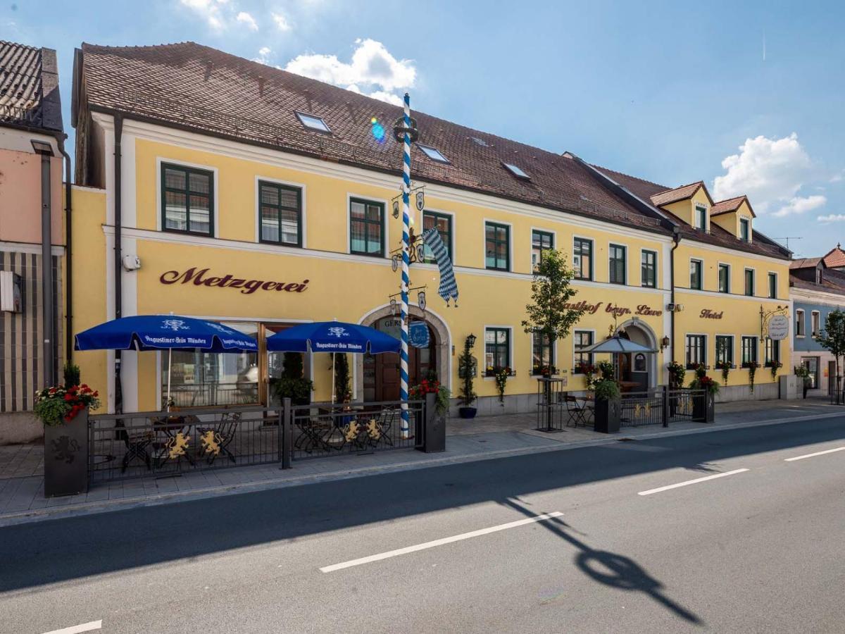 Hotel Bayrischer Loewe Osterhofen Exterior foto
