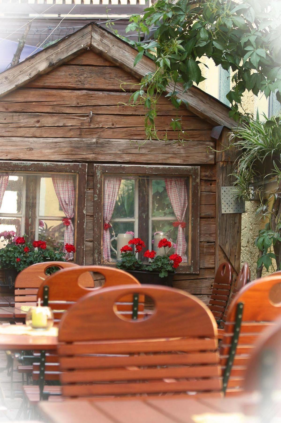 Hotel Bayrischer Loewe Osterhofen Exterior foto